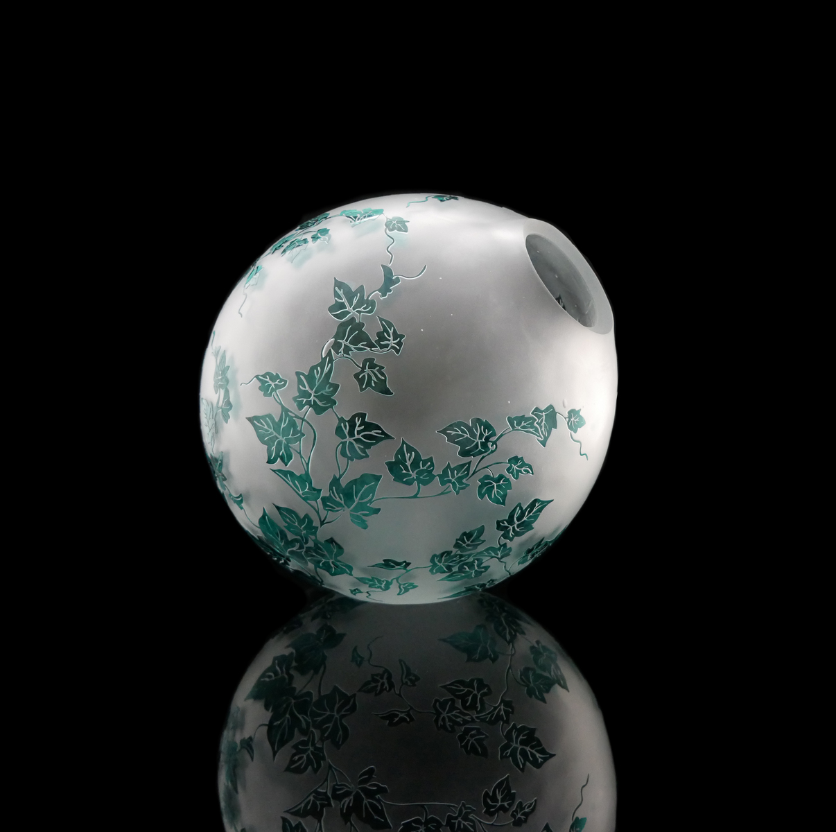Lovestone Ivy sphere (Emerald)