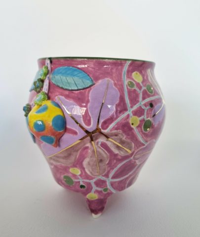 Virginia creeper temple tripod jar in pink, with peach bum lugs